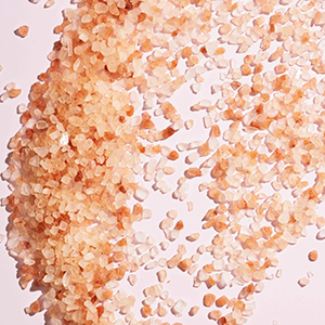 HERBIVORE Calm Soaking Bath Salts – Natural Himalayan Pink Salt, Moisturizing + Relaxing, Ylang Ylang & Vanilla, Plant-Based, Vegan, Cruelty-Free, 8 oz