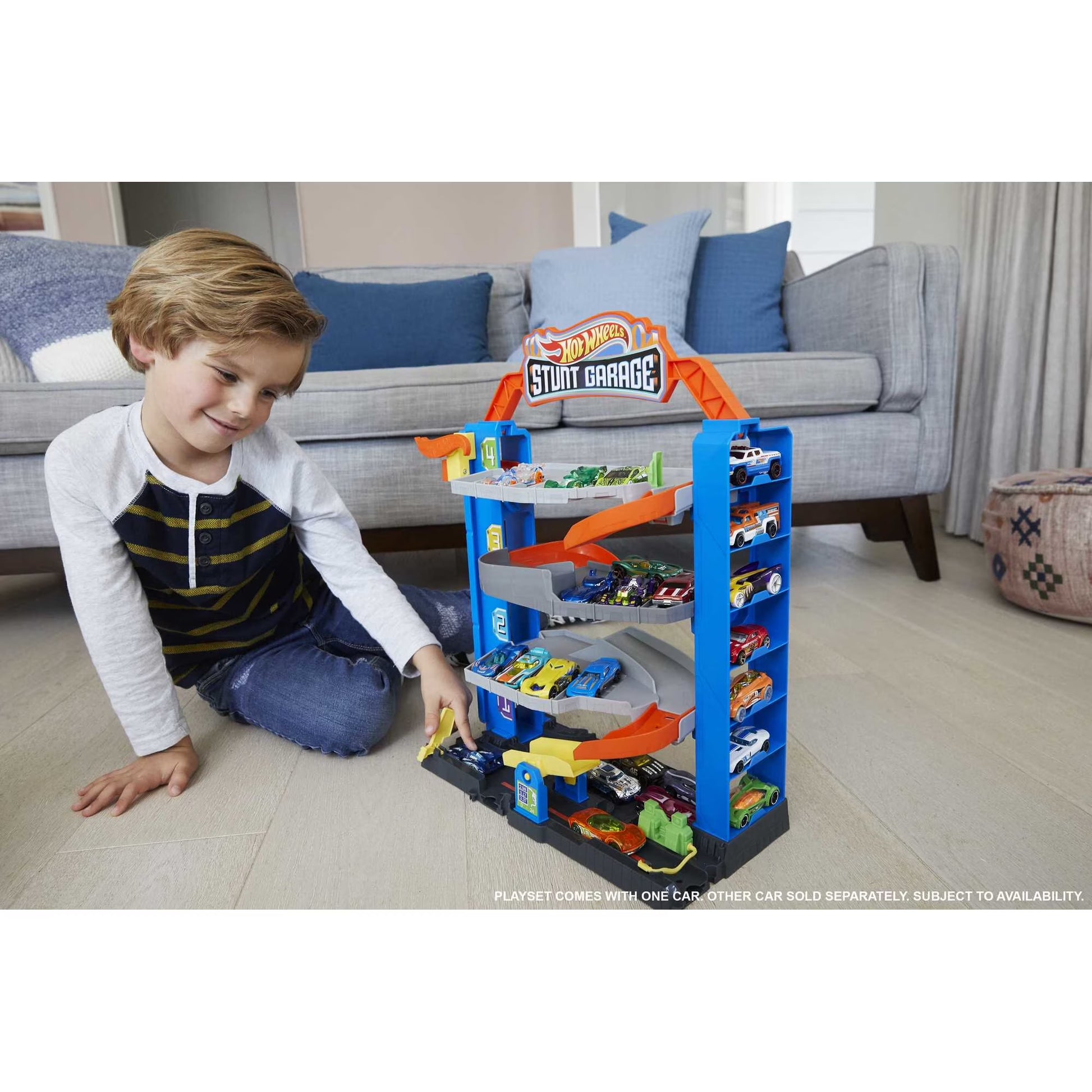 Hot Wheels City Stunt Garage Playset with 1 Toy Car in 1:64 Scale & Storage for 20+ Vehicles Fashions for Home