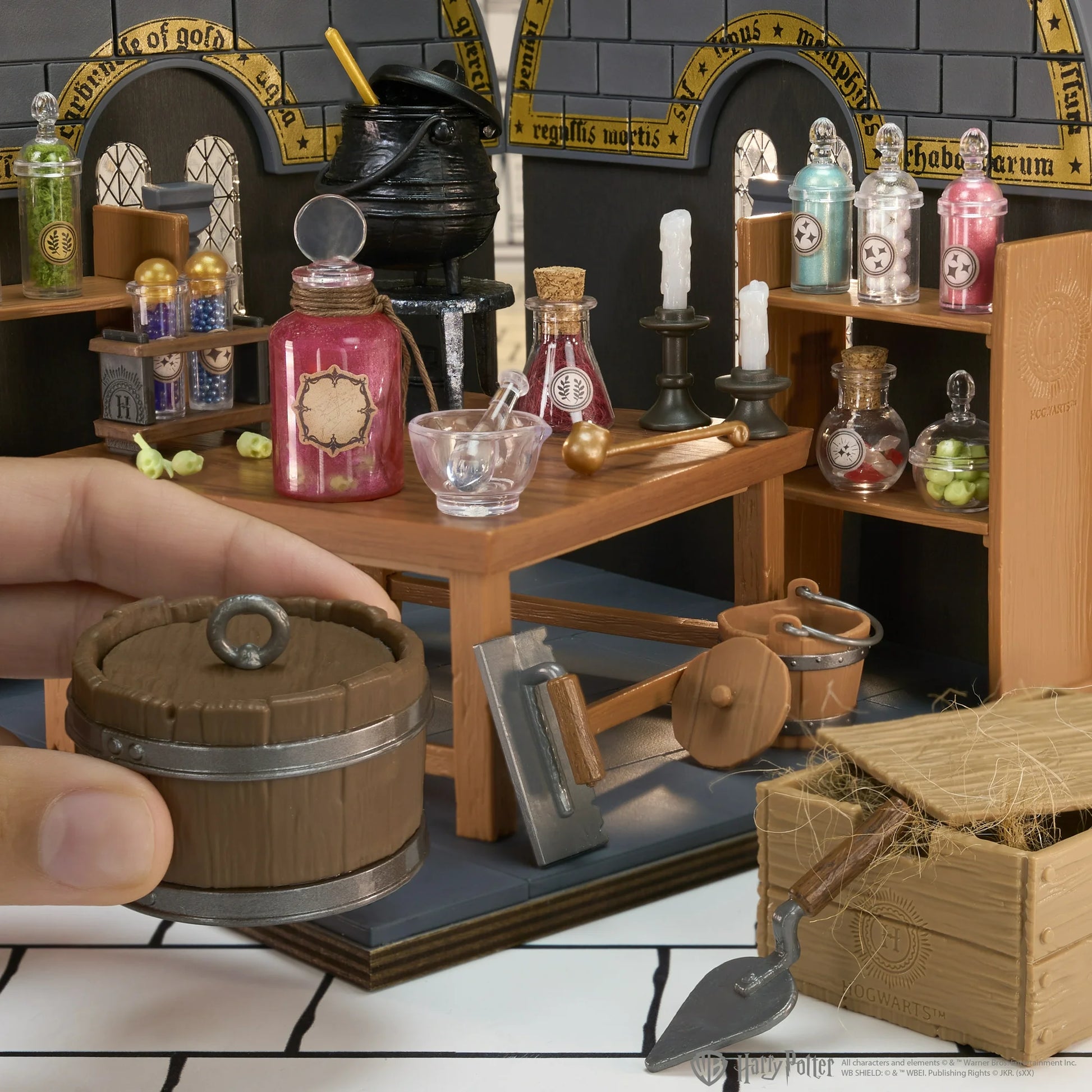 MGA's Miniverse Make It Mini Potions Class, Harry Potter Mini Collectibles, Building Set, 100+ Pieces, DIY, Resin, 8+ Fashions for Home
