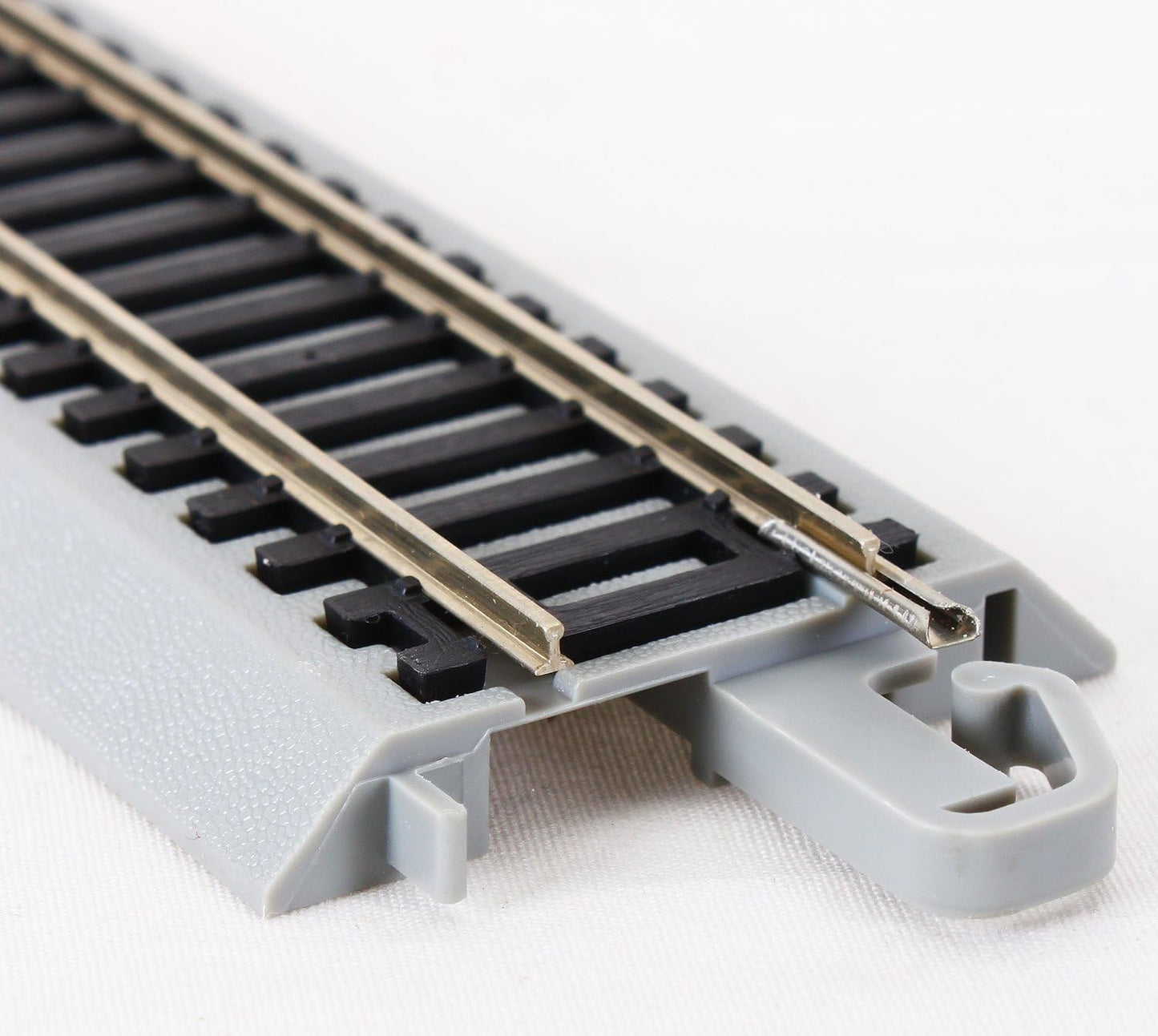 Bachmann Trains - Snap-Fit E-Z TRACK REMOTE TURNOUT - RIGHT (1/card) - NICKEL SILVER Rail With Gray Roadbed - HO Scale Fashions for Home