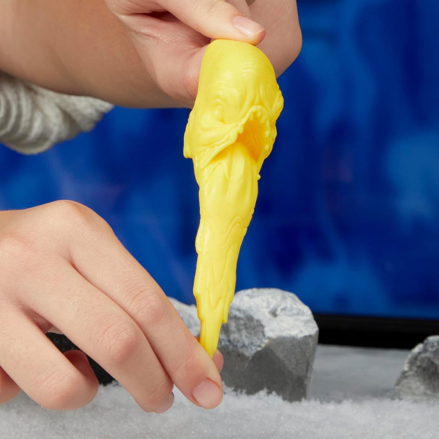 Ghostbusters Fright Features Gary Grooberson Action Figure with Ecto-Stretch Tech Pukey Ghost Toy Accessory, Toys for Kids Ages 4+