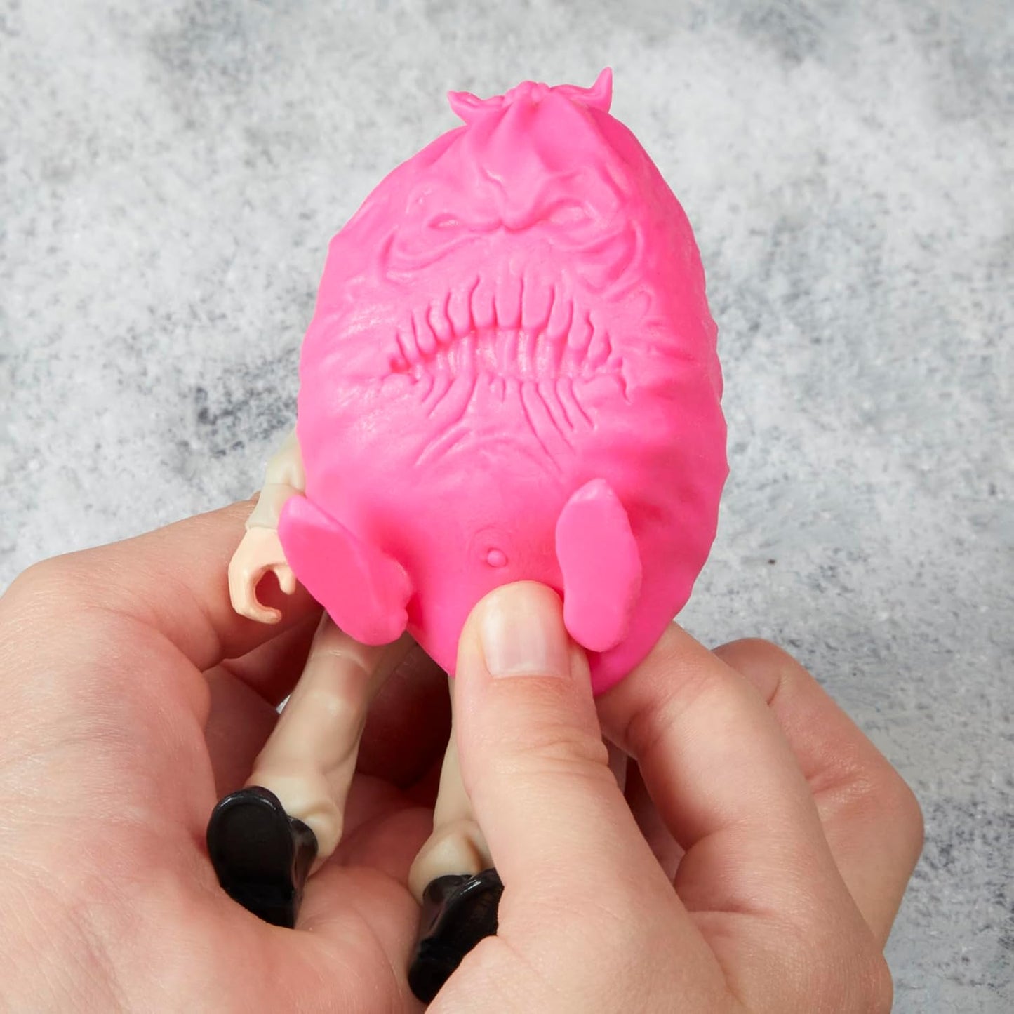 Ghostbusters Fright Features Callie Spengler Action Figure with Ecto-Stretch Tech Possessor Ghost Toy Accessory, Toys for Kids Ages 4+