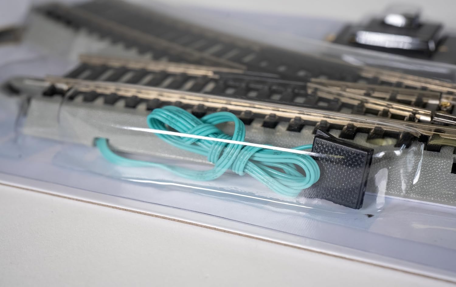 Bachmann Trains - Snap-Fit E-Z TRACK REMOTE TURNOUT - RIGHT (1/card) - NICKEL SILVER Rail With Gray Roadbed - HO Scale Fashions for Home
