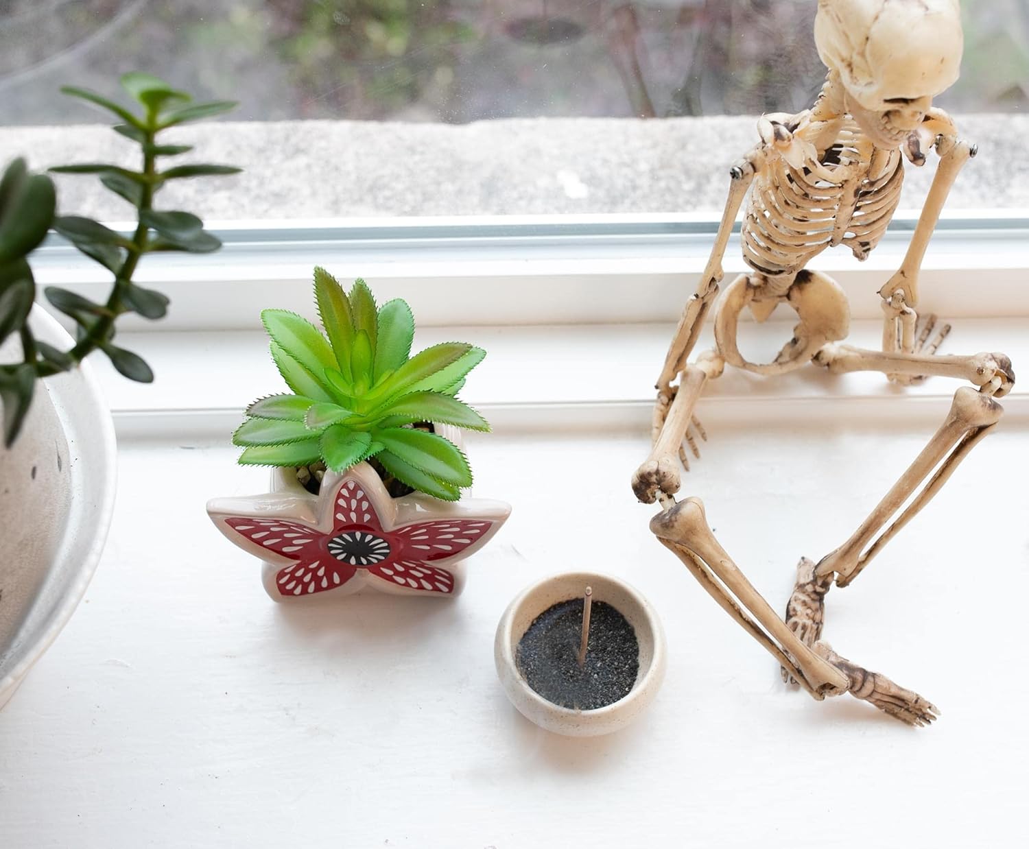 Stranger Things Demogorgon 3-Inch Ceramic Mini Planter with Artificial Succulent | Small Flower Pot, Faux Indoor Plants For Desk Shelf, Home Decor Trinket Tray | Horror Movie Gifts and Collectibles