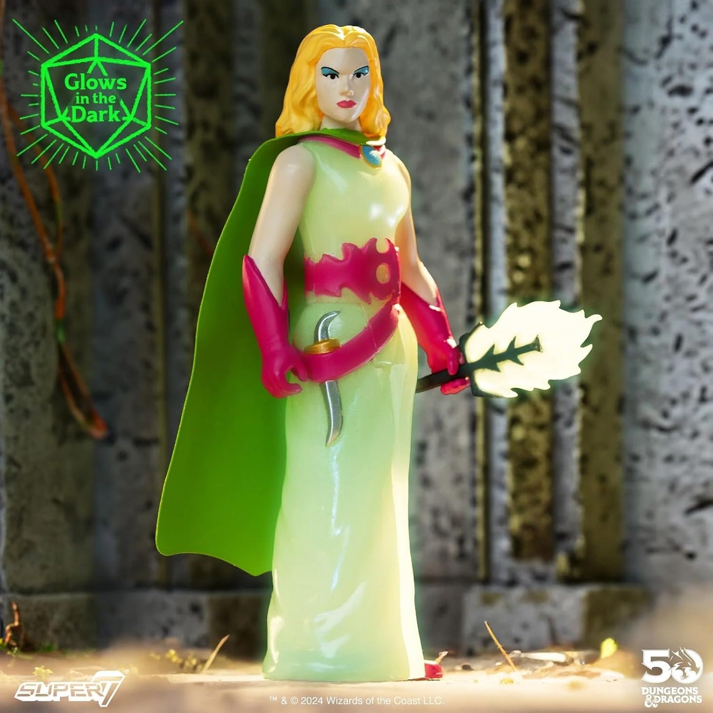 Super7 Dungeons and Dragons Sorceress Glow Reaction Figure 3.75 Inch