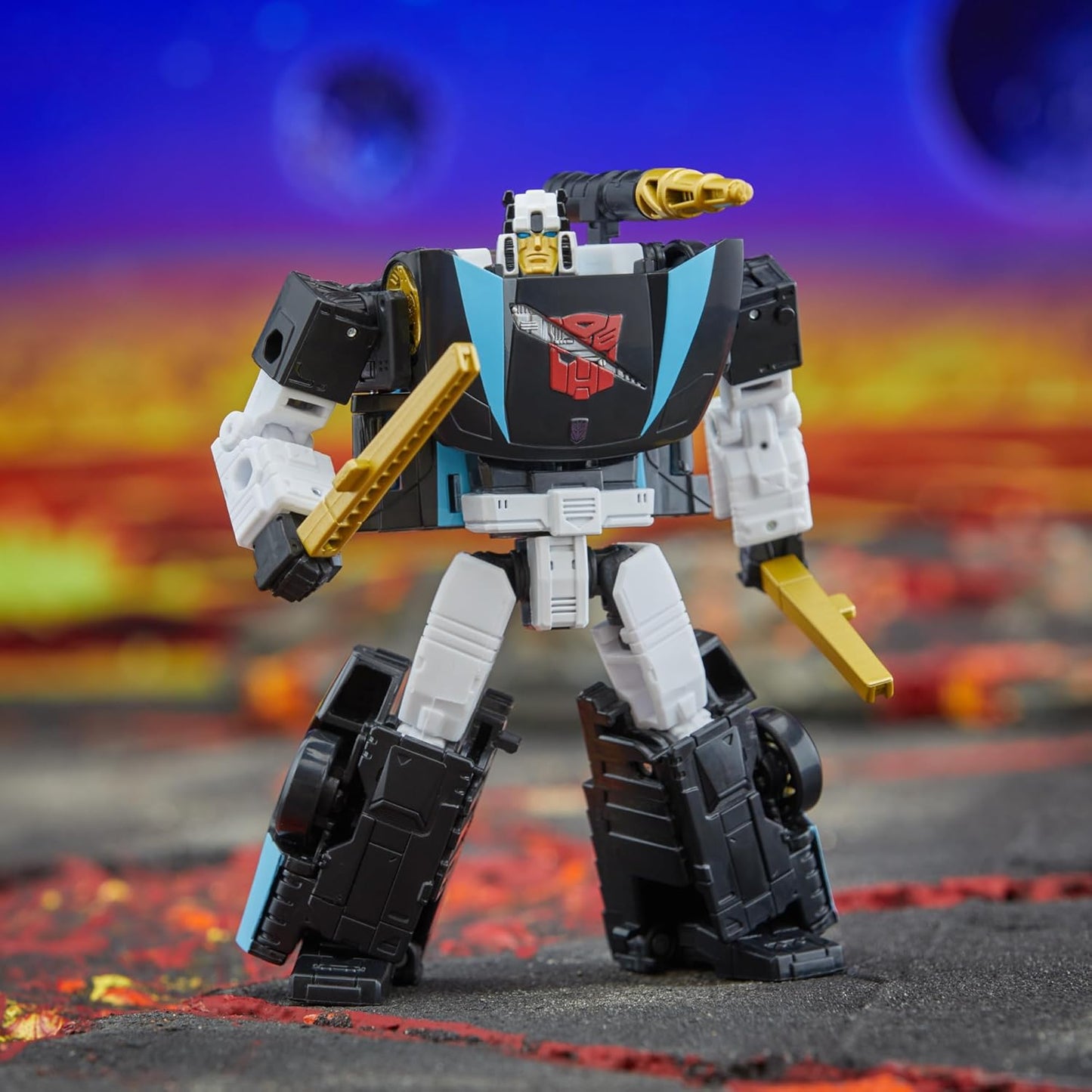 Transformers Legacy Deluxe Class Armada Universe Wheeljack, 5.5-inch Converting Action Figure, 8+