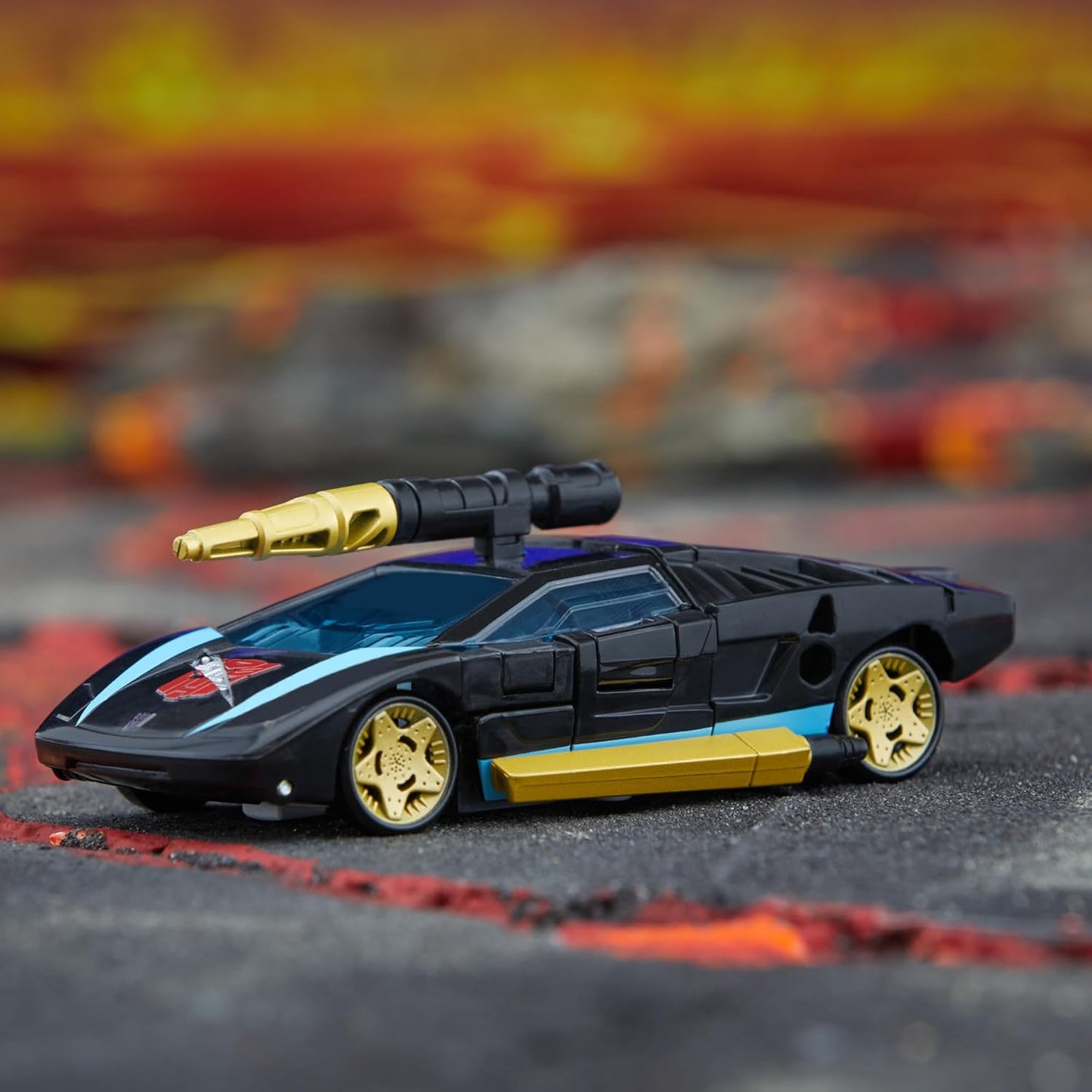 Transformers Legacy Deluxe Class Armada Universe Wheeljack, 5.5-inch Converting Action Figure, 8+