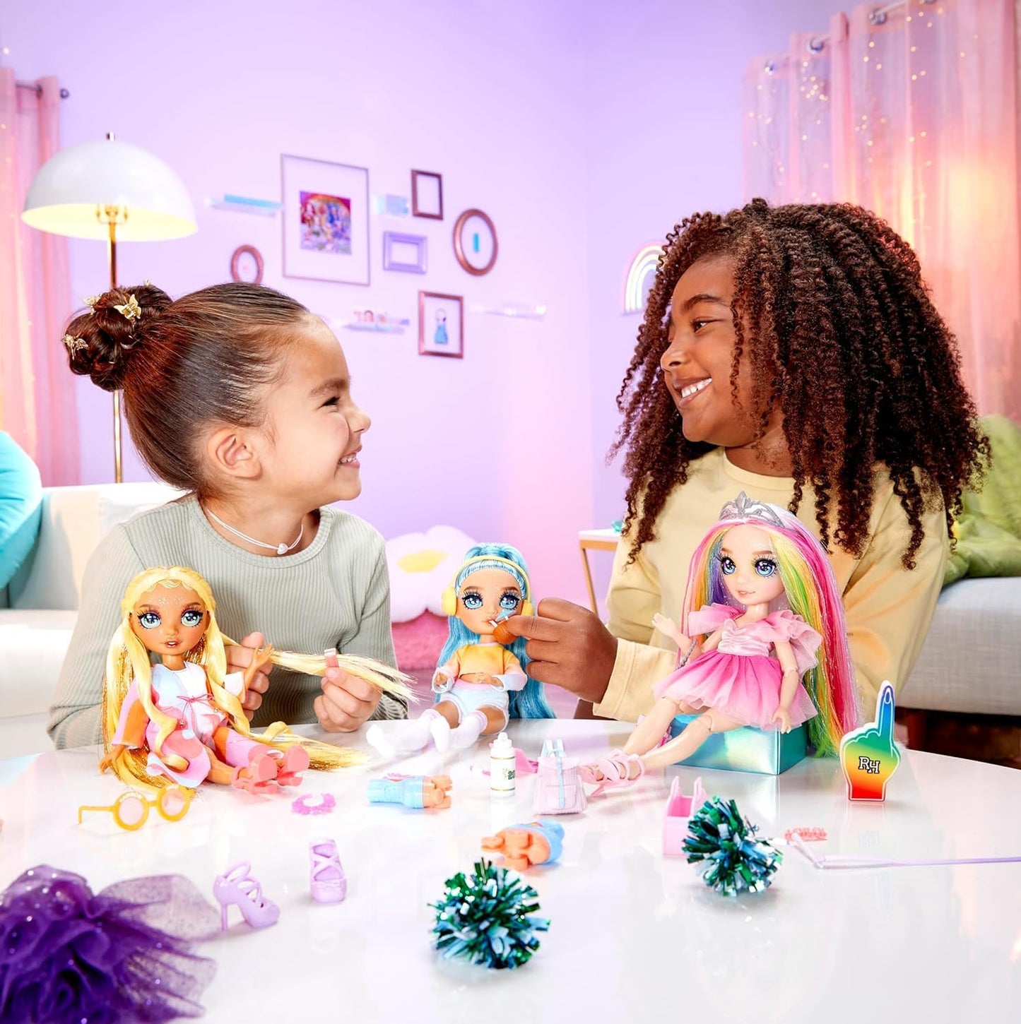 Rainbow High Fashion Pack, Assorted Pack Includes 1 Random Outfit w/Shoes, Jewelry and Play Accessories. Which Outfit Will You Get? Mix & Match to Create Tons of Fun Looks. Kids Toy Gift Ages 4-12