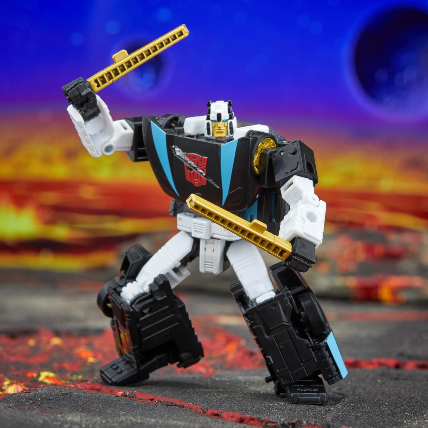 Transformers Legacy Deluxe Class Armada Universe Wheeljack, 5.5-inch Converting Action Figure, 8+