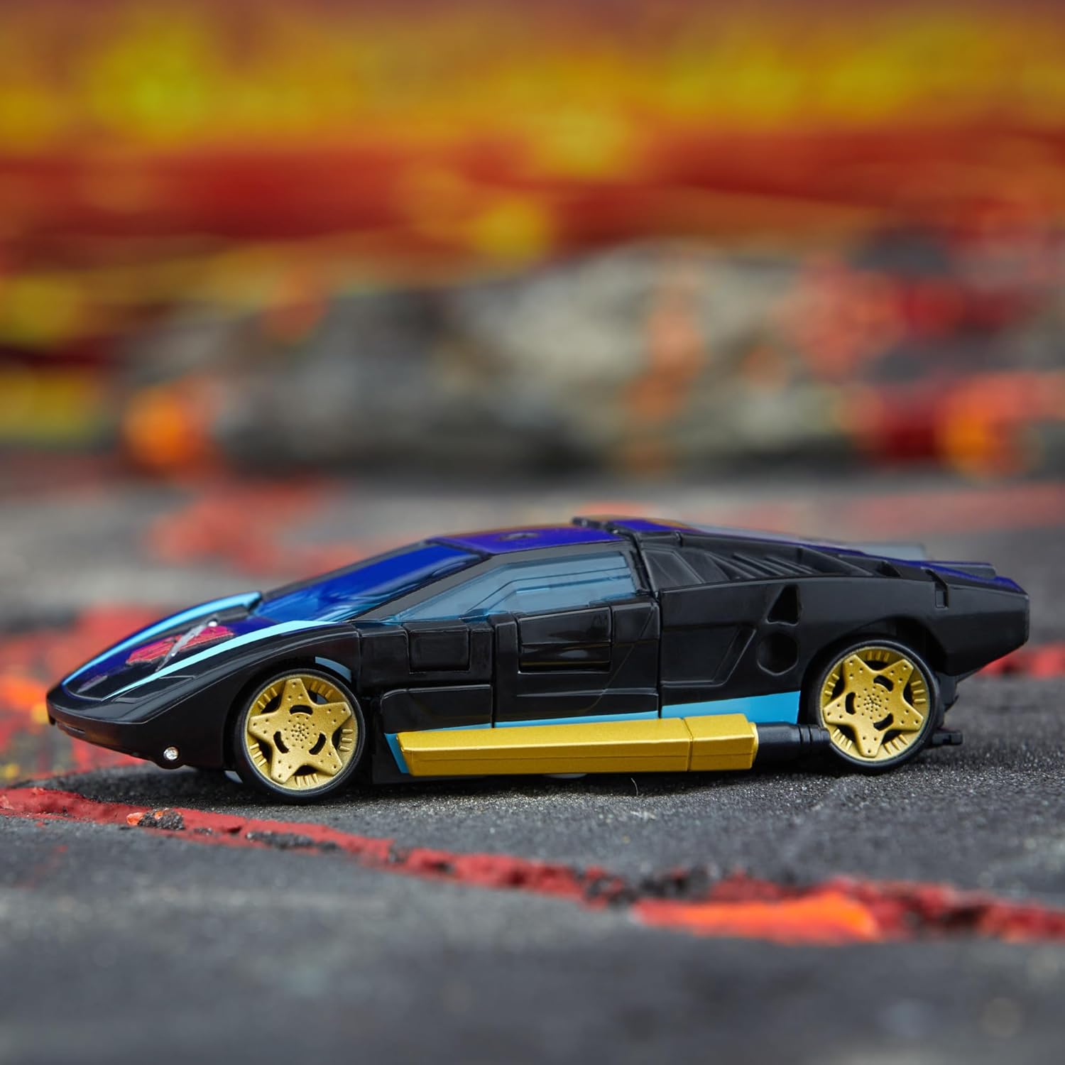Transformers Legacy Deluxe Class Armada Universe Wheeljack, 5.5-inch Converting Action Figure, 8+