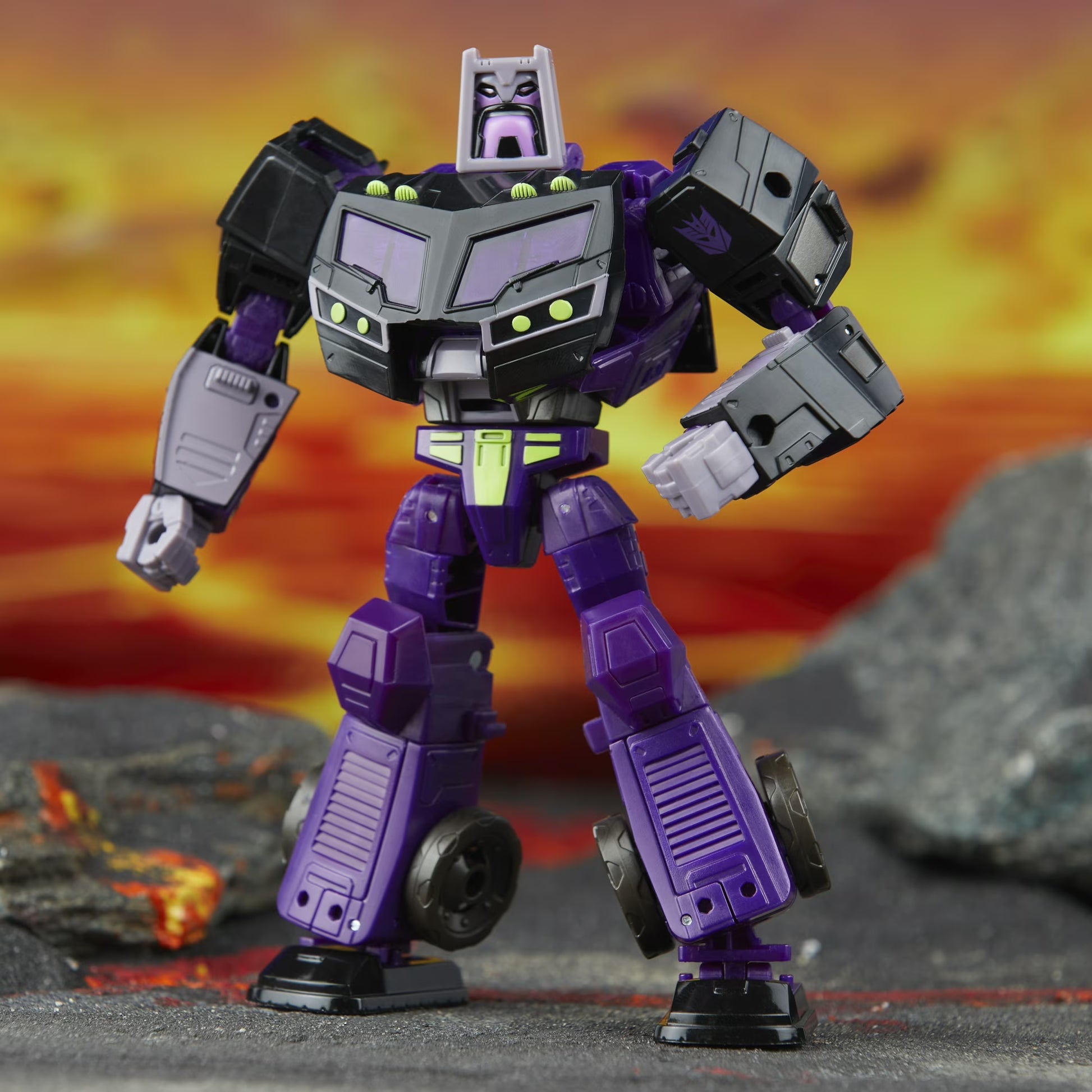 Transformers Legacy United Voyager Class Animated Universe Decepticon Motormaster, 7-inch Converting Action Figure, for Boys and Girls Ages 8+ Fashions for Home