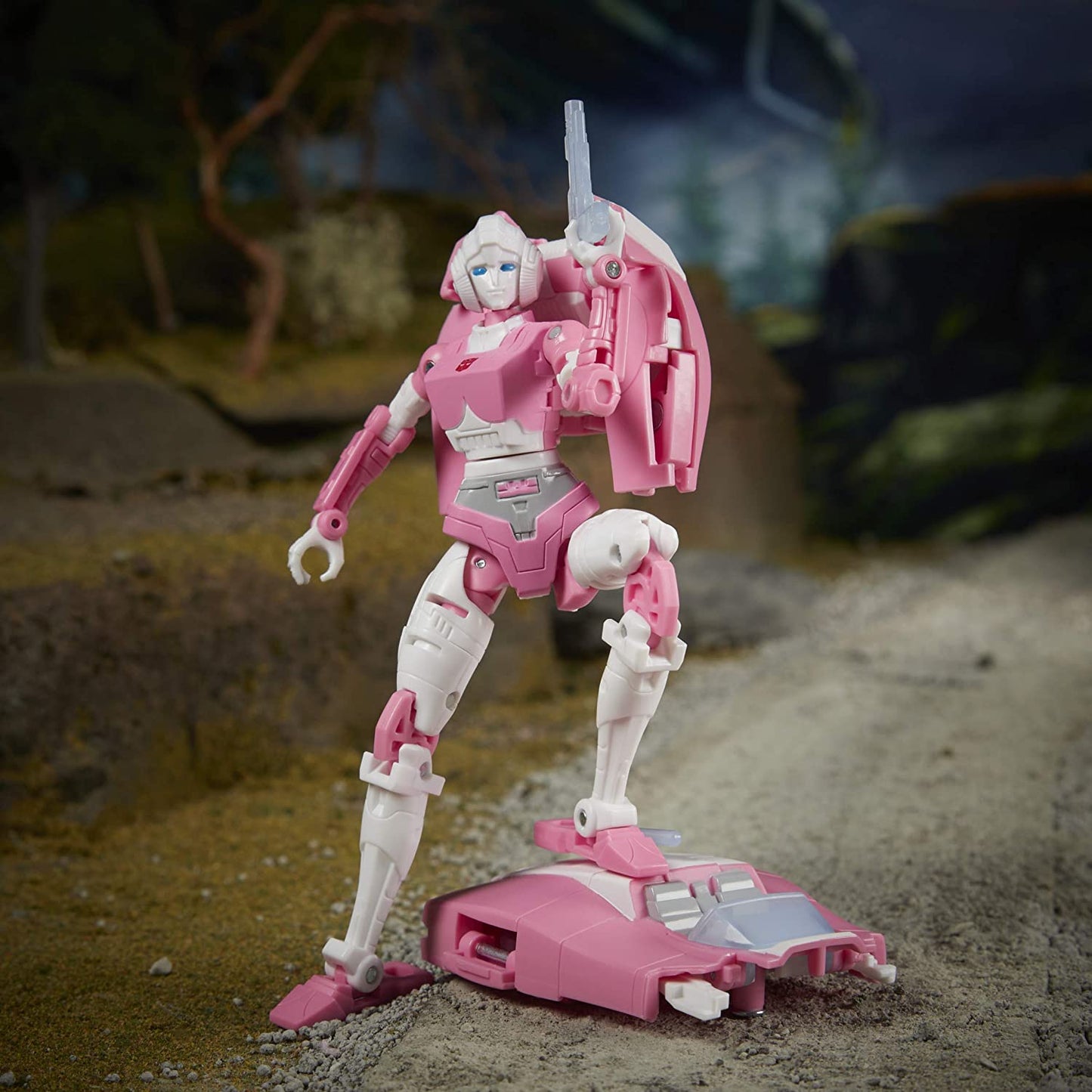 Transformers Toys Generations War for Cybertron: Earthrise Deluxe WFC-E17 Arcee Action Figure - Kids Ages 8 and Up, 5.5-inch